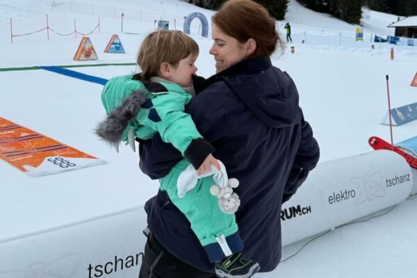 Принцесса Евгения показала новые фотографии своего двухлетнего сына Эрнеста